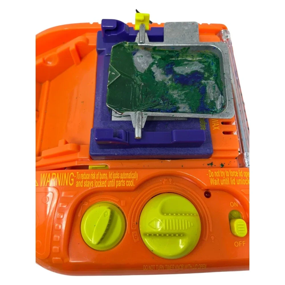 Crayola Melt 'N Mold Factory 74-7060 Orange Purple Crayon Maker Kids Craft Toy